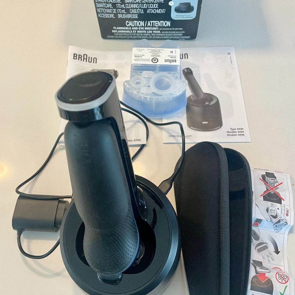 Braun Series 6 (6072cc) – with cleaning station- NEW